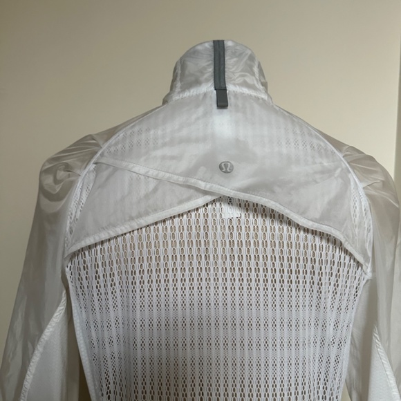 Lululemon Ultra Light Run Wild Jacket White 6 - Picture 5 of 10